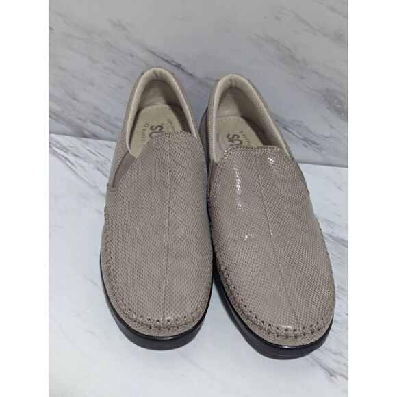 SAS Shoes Womens Tan Round Toe Tripad Comfort Foot Bed Slip-On Loafer Size 7.5 - Picture 2 of 8